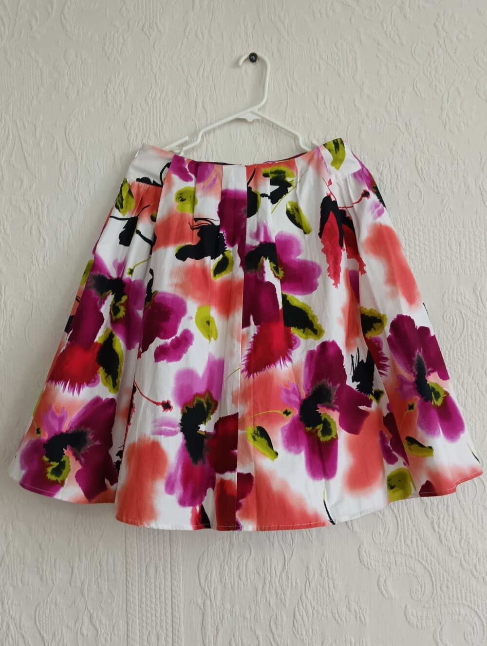 Worthington Saturated Floral A-Line Skirt  White Pink Red Pleated Knee Length SM - Picture 9 of 11